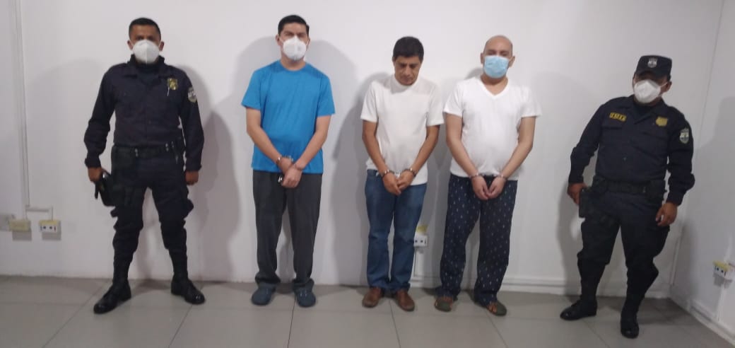 PNC captura a tres empleados del Banco Hipotecario vinculados al caso de corrupción de Mauricio Funes pnc-captura-a-tres-empleados-del-banco-hipotecario-vinculados-al-caso-de-corrupcion-de-mauricio-funes